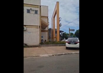 Médico envolvido em acidente com duas mortes se apresenta à delegacia