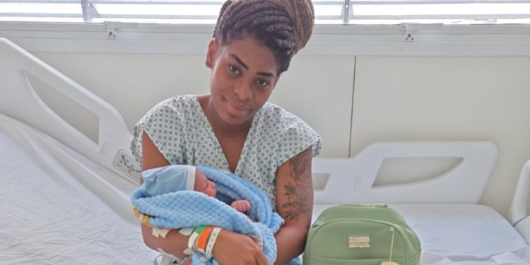 O primeiro bebê nascido na rede pública da Bahia em 2026 é um menino