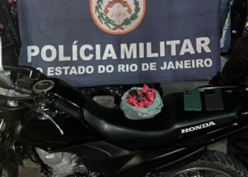 Homem quase se afoga ao fugir durante ação da polícia em Cabo Frio
