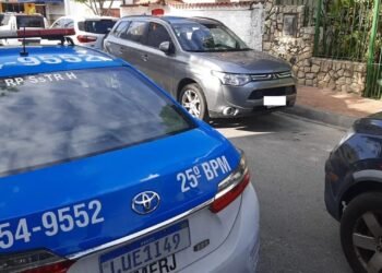 Suspeito é preso ao tentar se esconder em barco em Arraial do Cabo