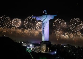 Réveillon do Rio reúne 5,1 milhões de pessoas em 13 palcos; Copacabana atrai 2,6 milhões, diz Riotur