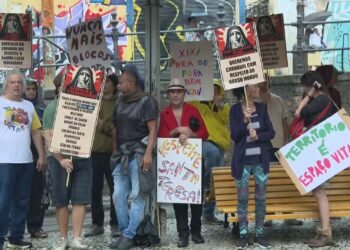 Moradores de Santa Teresa protestam contra blocos não oficiais