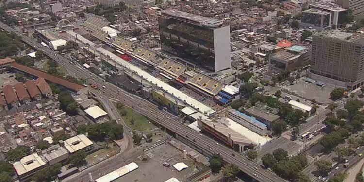 Sapucaí recebe retoques na véspera do início dos ensaios técnicos do Grupo Especial