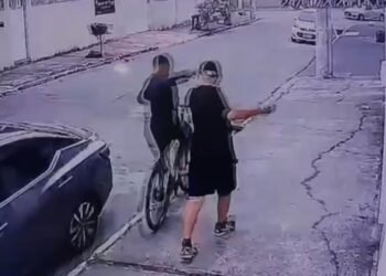 Homem tem colar furtado por ciclista em plena luz do dia em Cabo Frio