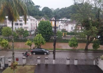 Defesa Civil de Petrópolis entra em estágio de Atenção após temporal