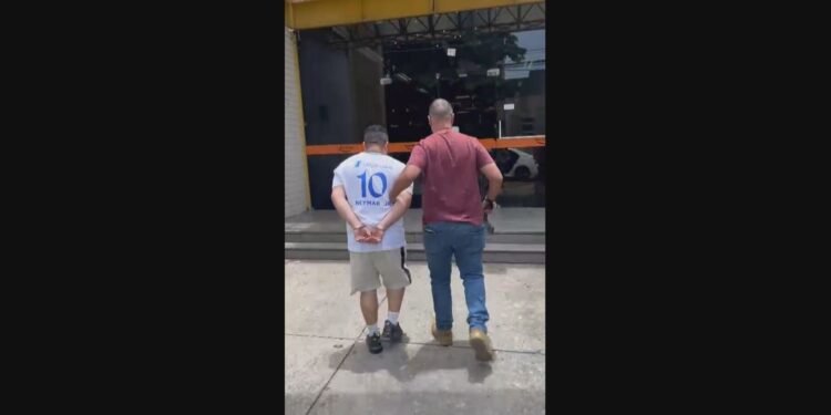 Homem é preso por vender atestados médicos falsos no RJ Homem é preso por vender atestados médicos falsos no RJ