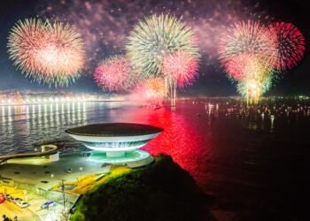 Réveillon em Icaraí, Niterói, reuniu mais de 700 mil pessoas