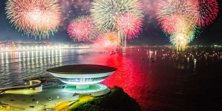 Réveillon em Icaraí, Niterói, reuniu mais de 700 mil pessoas