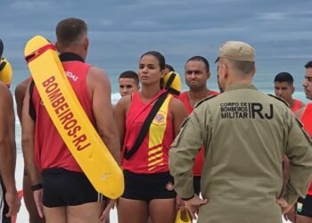 Número de resgates cai mais de 60% no litoral do Rio durante réveillon