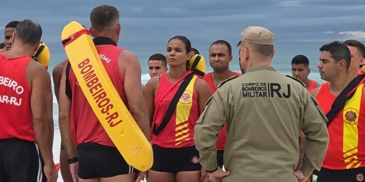 Número de resgates cai mais de 60% no litoral do Rio durante réveillon