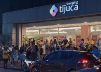 Clientes retirados do Shopping Tijuca após alerta de incêndio na loja