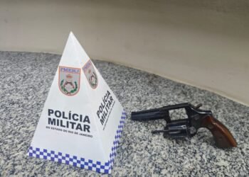 Homem está preso por ameaçar uma companheira com arma em Paraty