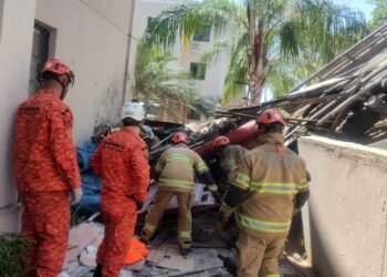 Trator da Comlurb perde controle e invade área de piscina de prédio no Andaraí; vídeo