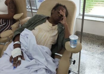 Idosa aguarda leito no Hospital do Andaraí há 24h