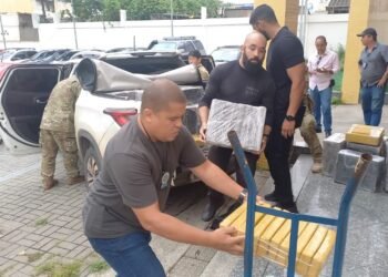 Polícia Civil e PRF apreendem mais de duas toneladas de maconha no RJ