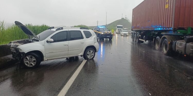 Dois acidentes são registrados na Via Dutra, em Barra Mansa