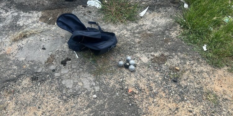 Artefatos explosivos são apreendidos com membros da torcida organizada em Salvador