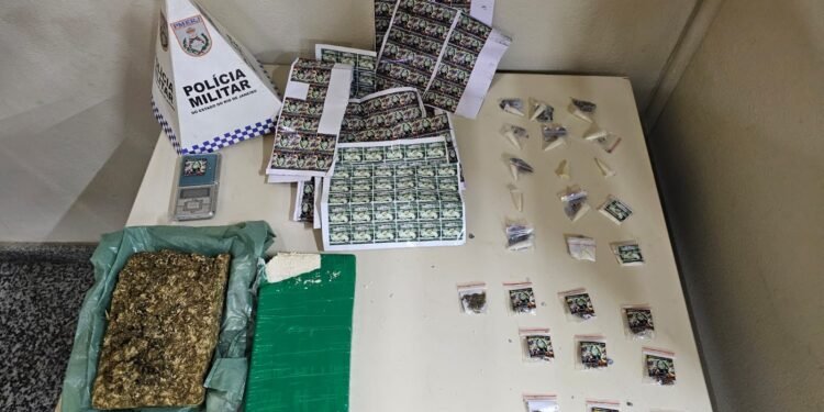 Homem é preso com mais de 2 kg de drogas em Paraty