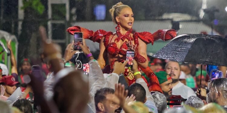 Rainhas enfrentaram toró no último ensaio técnico na Sapucaí; FOTOS