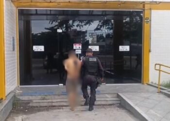 Adolescente é detido dentro de joalheria de compras durante furto em Cabo Frio