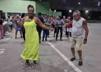 ‘Bloco, para mim, é vida. Eu amo’: conheça a história de um dos casais de destaque do carnaval de Volta Redonda