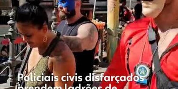 Com drone, policiais disfarçados realizando prisões no bloco de Santa Teresa após furto de celular