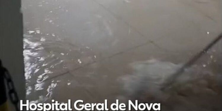 Corredores do Hospital Geral de Nova Iguaçu ficam alagados após chuva