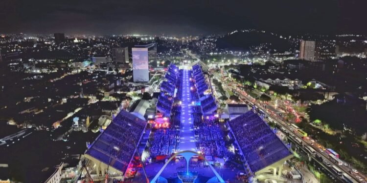 PM cria ‘corredor de segurança’ para vans e microônibus de camarotes que não sejam assaltados PM cria ‘corredor de segurança’ para vans e microônibus de camarotes que não sejam assaltados