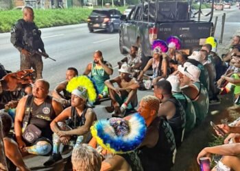 Homem morre baleado durante briga de bate-bolas no Rio