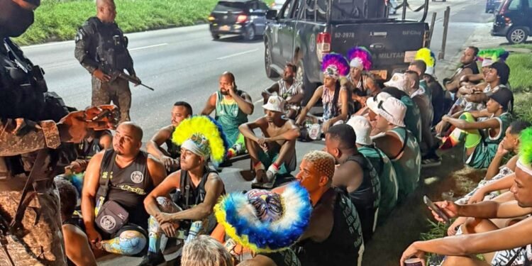 Homem morre baleado durante briga de bate-bolas no Rio Homem morre baleado durante briga de bate-bolas no Rio