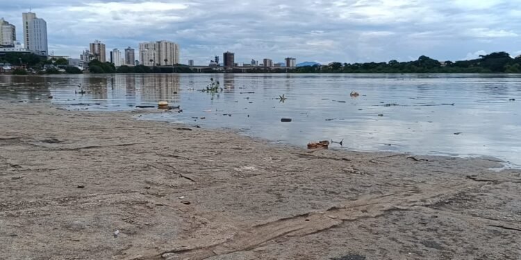 Rio Paraíba do Sul chega a 8,13 metros e segue abaixo do alerta
