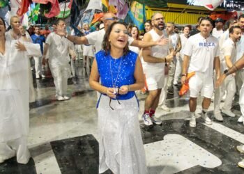 Governo Lula acende alerta sobre desfile que vai homenagear o presidente na Sapucaí