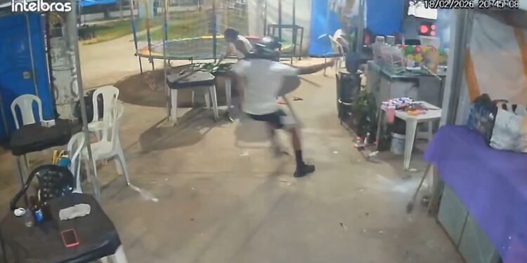 PM faz buscas por bandidos que atacaram a comunidade do Rio e deixaram dois mortos e uma criança ferida