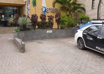 Mulher é encontrada morta com faca cravada no peito em Três Rios