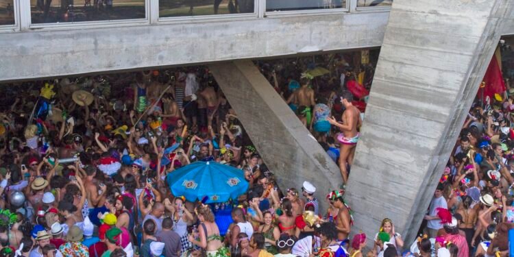 Boi Tolo é destaque no ‘New York Times’: ‘Uma festa que simplesmente não acaba’