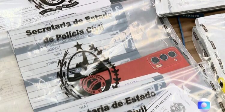 Operação Rastreio: polícia devolve mais uma leva de celulares roubados aos donos