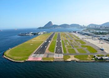 Paes anuncia revogação de medida que flexibilizou número de passageiros no Santos Dumont: ‘Vitória para o Galeão!’