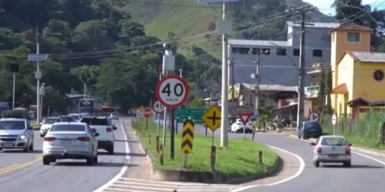 Motoristas usam vias laterais para fugir de radar em Teresópolis