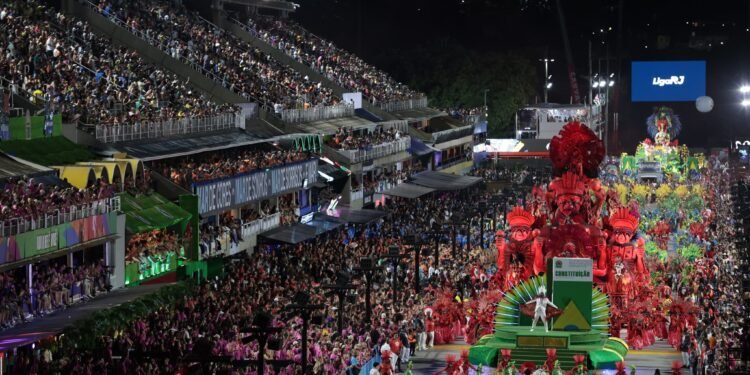 Escolas dos grupos de acesso ao carnaval do Rio cobram subvenção do estado às vésperas dos desfiles