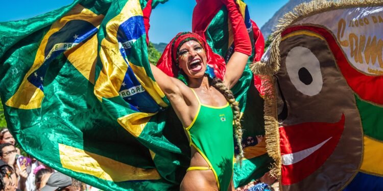 Em Santa Teresa, Carmelitas abrem o carnaval de rua no Rio; veja fotos