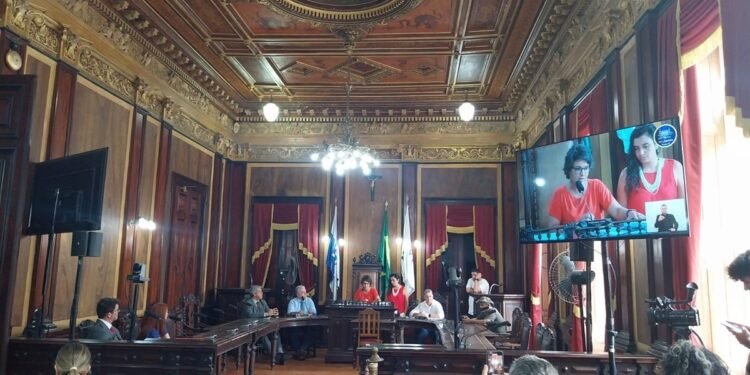 Concessão de água e esgoto alvo de ação no TCE e CPI em Petrópolis