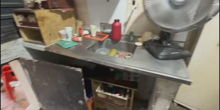 Prefeitura do Rio resgatou idoso que morava em condições insalubres em Realengo