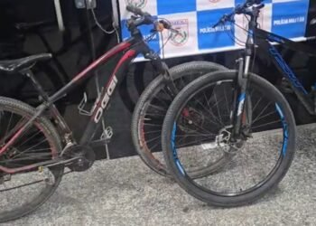 Adolescentes são detidos após vítima marcar encontro para recuperar bicicletas furtadas em Cabo Frio