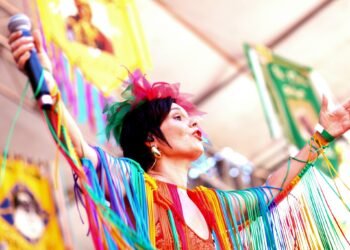 Carnaval de rua do Rio reúne 55 blocos neste domingo; veja lista completa e horários