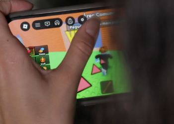 Polícia prende suspeita de criar ‘bailes virtuais’ no Roblox com conteúdo sexual e apologia ao crime