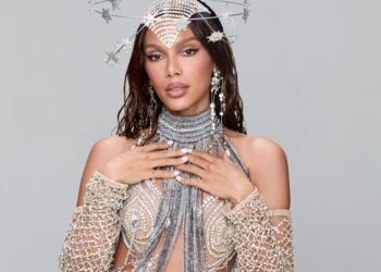 Anitta fecha carnaval com dobradinha de megabloco e show em camarote na Sapucaí: ‘Muita jogação’