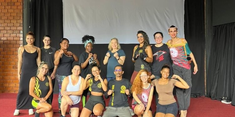 Evento em Teresópolis reuniu mulheres em aulão gratuito de defesa pessoal
