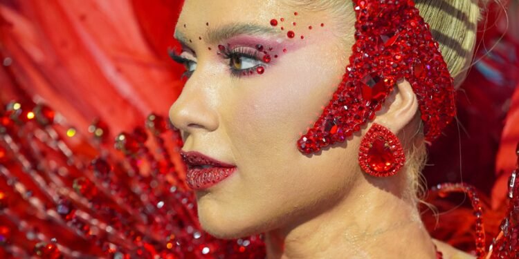 Virginia sem costeiro e com tapa-sexo solto pode tirar pontos da Grande Rio? Veja o que diz o regulamento