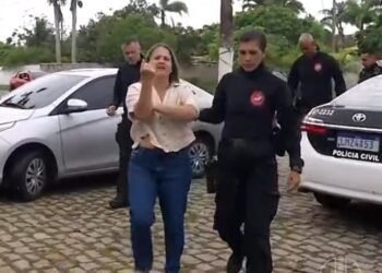 Ex-vereadora de Búzios é presa e xinga prefeito: ‘vagabundo’