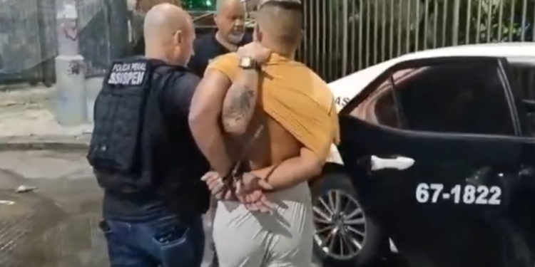 Paranaense libertada de cárcere privado no RJ foi perseguida e teve apartamento invadido após denúncia de relacionamento com suspeito, diz polícia